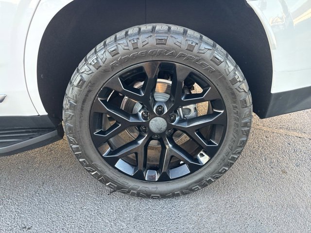 Used 2023 GMC Yukon SLT image 9