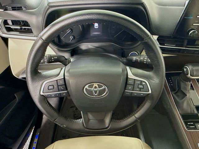 Used 2022 Toyota Sienna XLE image 10