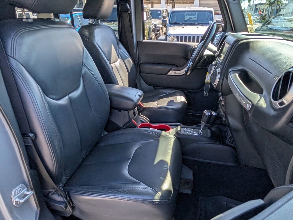 Used 2015 Jeep Wrangler Unlimited Sahara w/ Dual Top Group image 16
