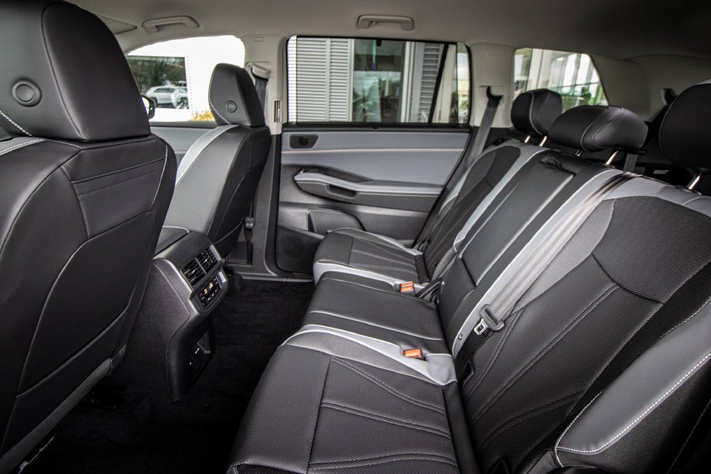 New 2027 Volkswagen Atlas SE FWD image 26