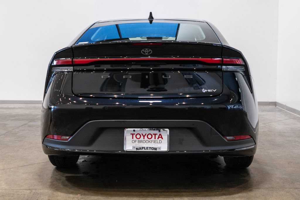 Used 2025 Toyota Prius LE FWD image 8
