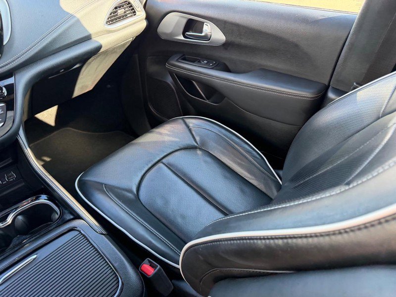Used 2025 Chrysler Pacifica Limited FWD image 20