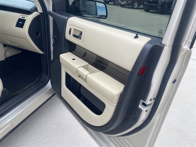 Used 2017 Ford Flex SEL w/ Equipment Group 202A AWD/4WD image 6