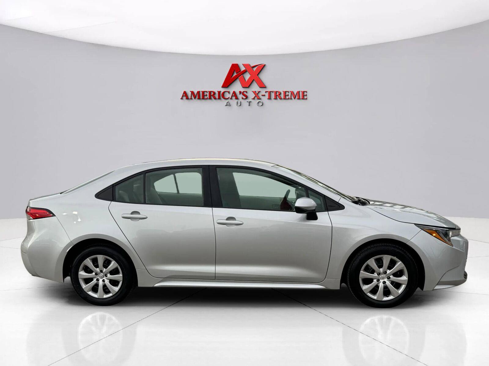 Used 2025 Toyota Corolla LE FWD image 7