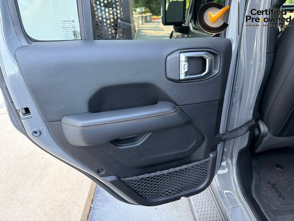 Certified 2022 Jeep Gladiator Overland AWD/4WD image 40
