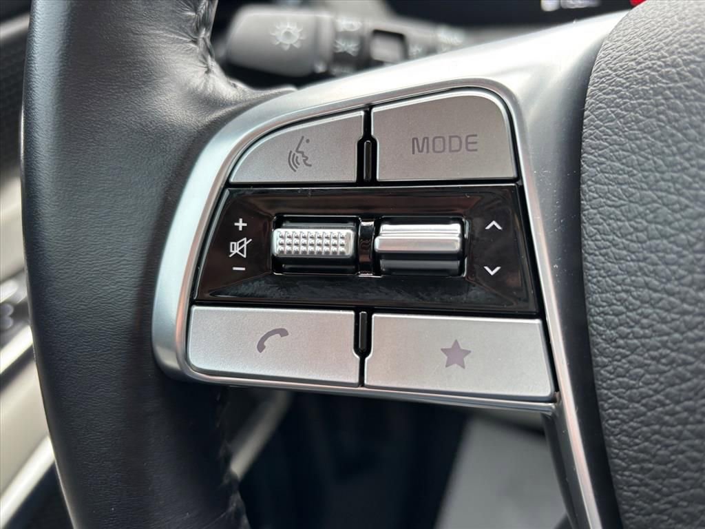 Used 2024 Kia Telluride SX w/ Towing Package image 16