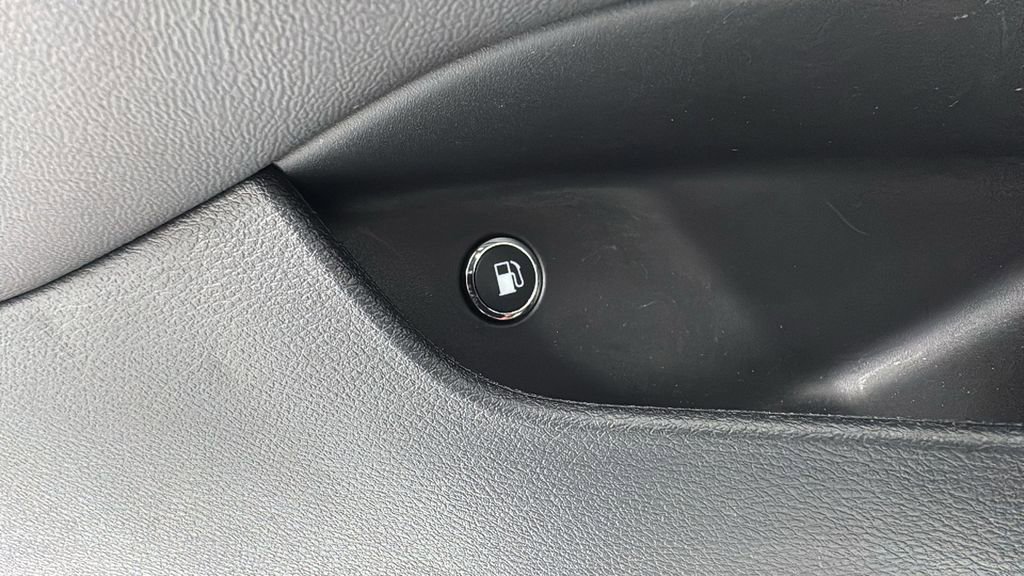 Used 2024 Chrysler Pacifica Select image 25