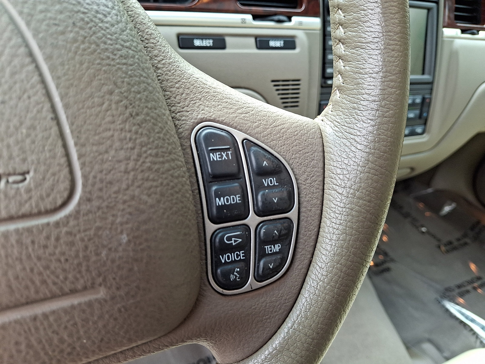 Used 2004 Lincoln Town Car Ultimate RWD image 20
