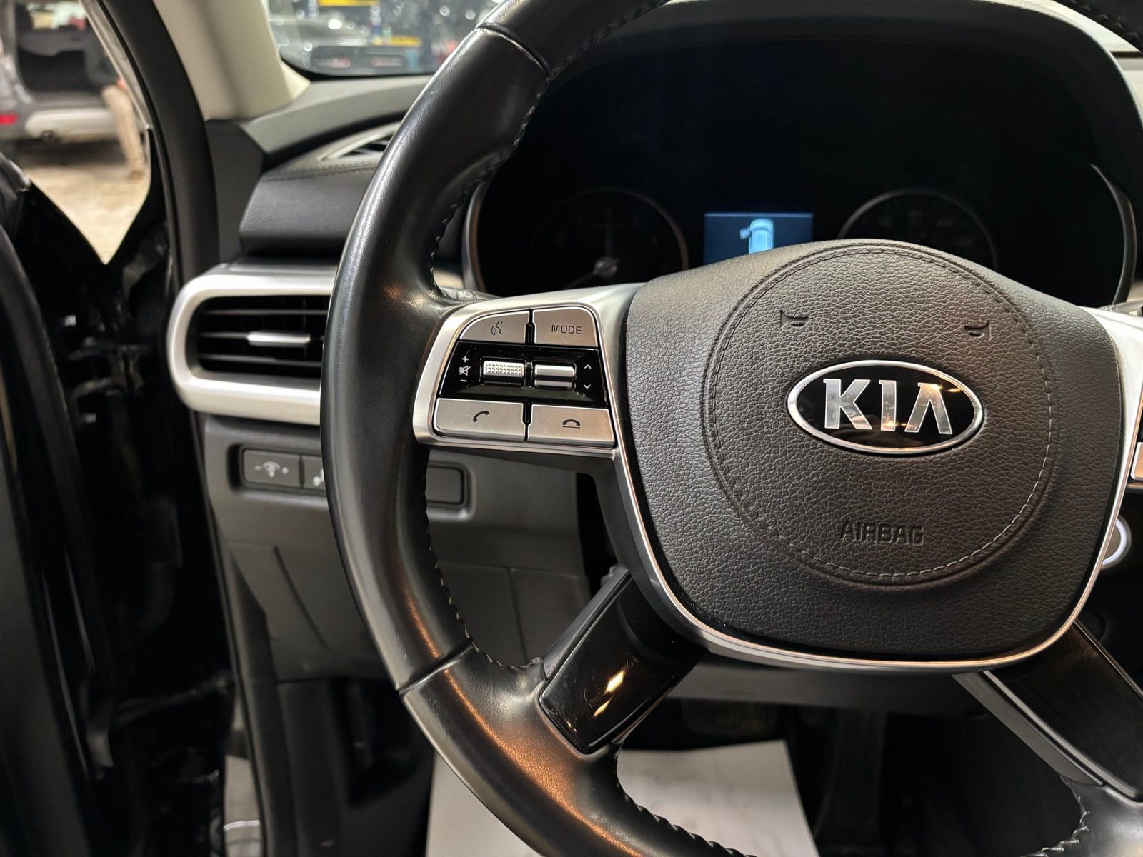 Used 2021 Kia Telluride LX image 14