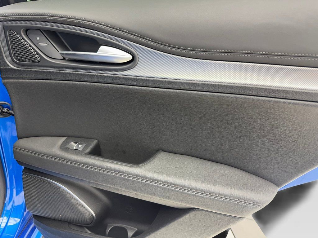 Used 2023 Alfa Romeo Stelvio Veloce image 42