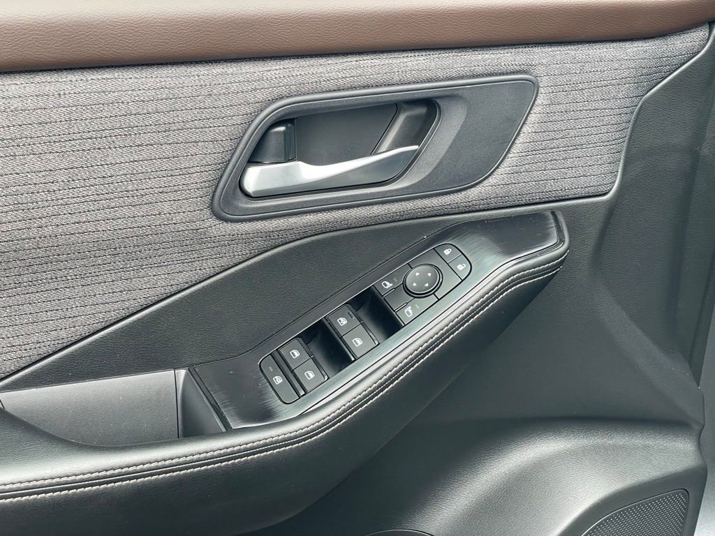 Certified 2023 Nissan Rogue SV AWD/4WD image 12