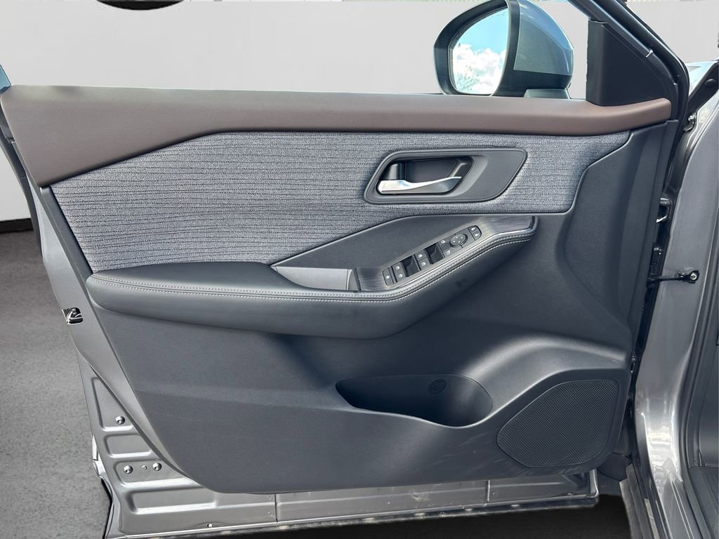 Certified 2023 Nissan Rogue SV image 23