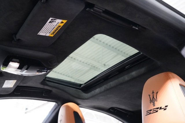 Used 2024 Maserati Ghibli Trofeo image 26