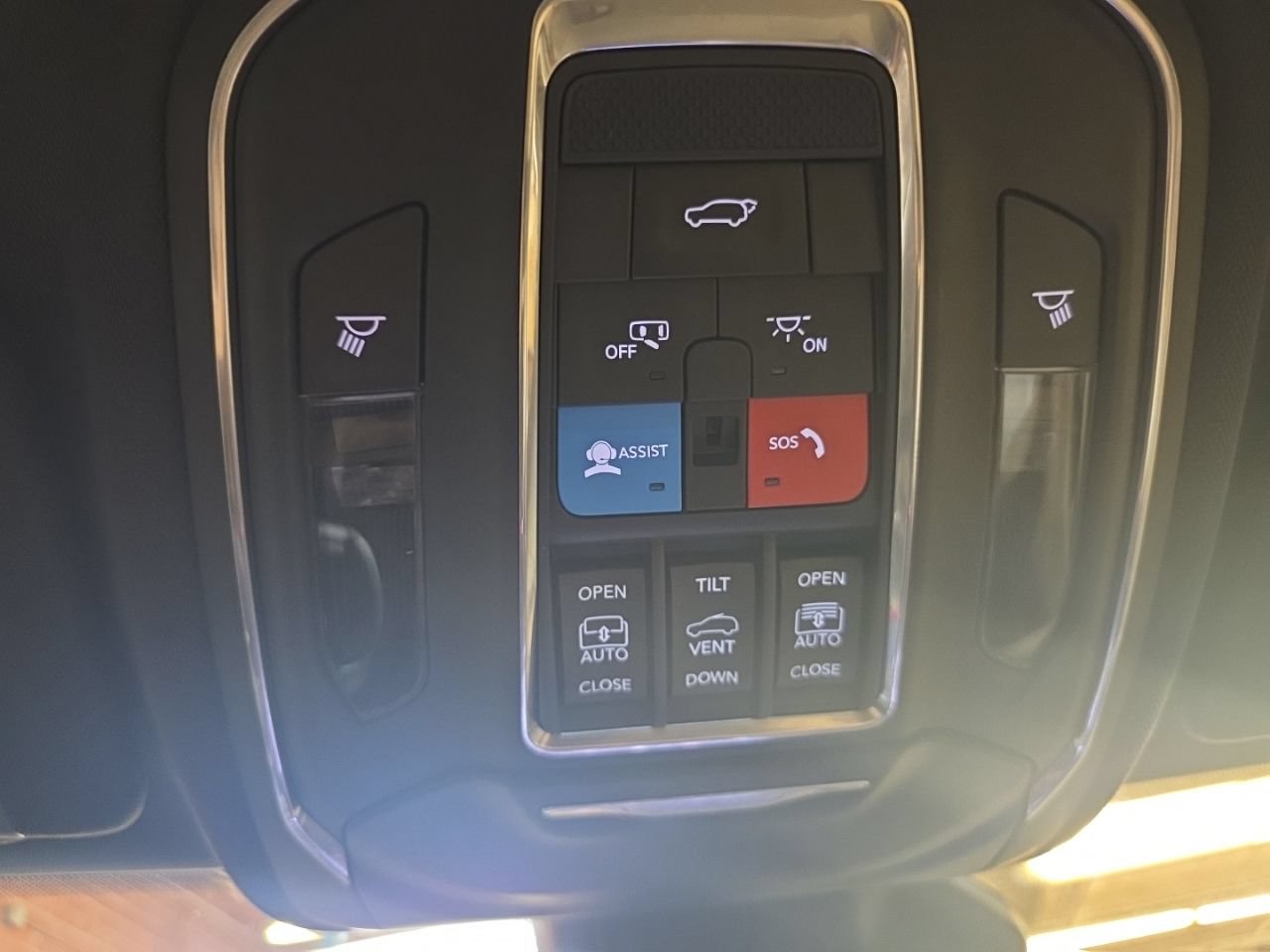 Used 2023 Jeep Grand Cherokee Limited RWD image 23
