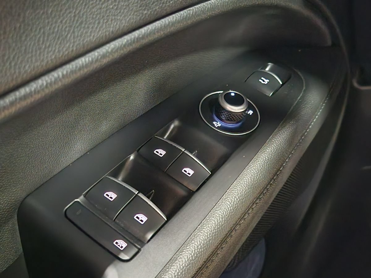Used 2024 Alfa Romeo Stelvio Veloce AWD/4WD image 32