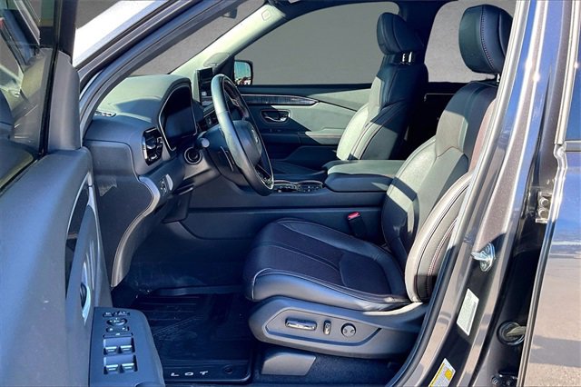 Used 2025 Honda Pilot Black Edition image 21