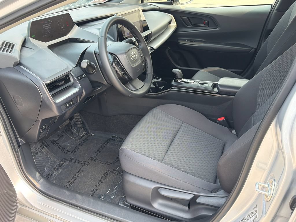 Used 2025 Toyota Prius LE FWD image 18
