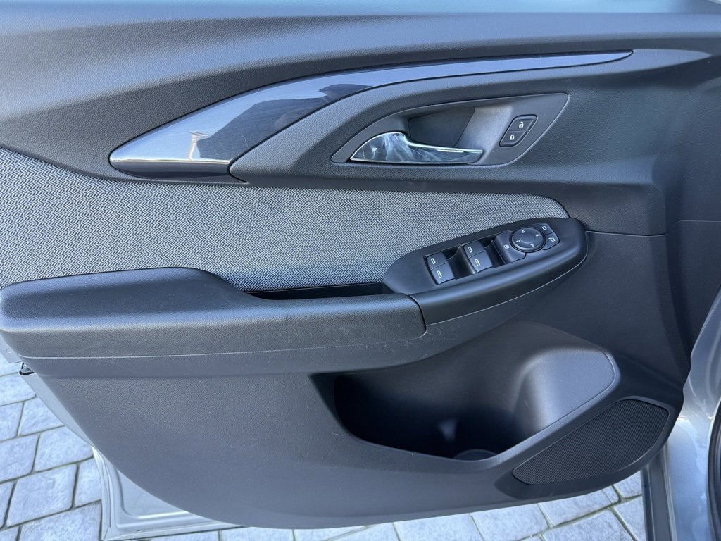 Used 2023 Chevrolet TrailBlazer LS image 21