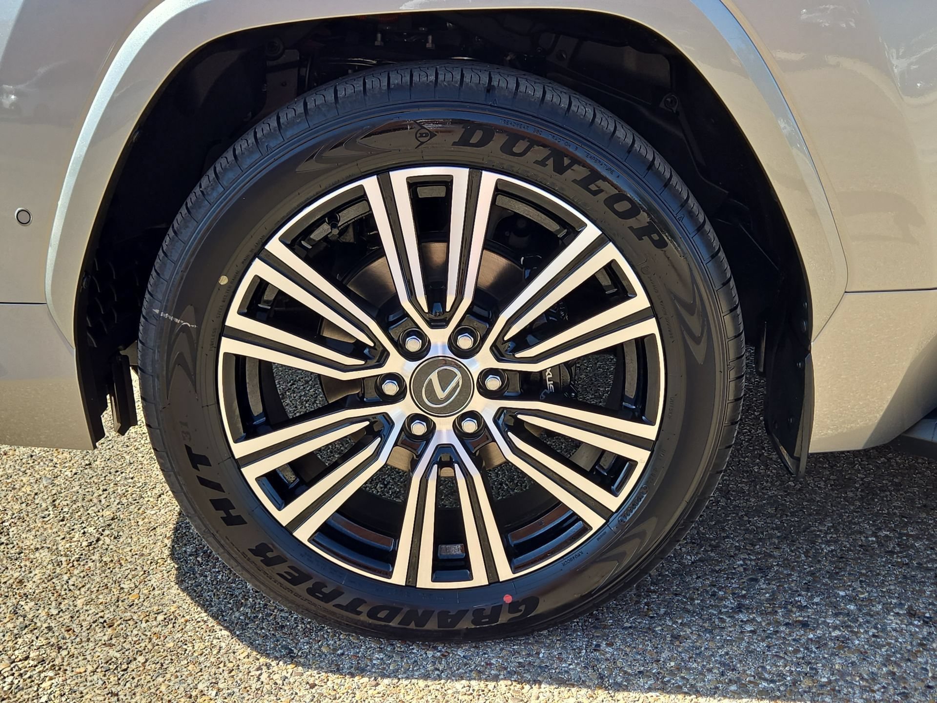 New 2026 Lexus LX 700h Luxury w/ Appearance Package AWD/4WD image 11