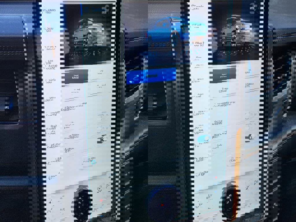 Used 2023 Ford F150 Lightning Lariat image 13