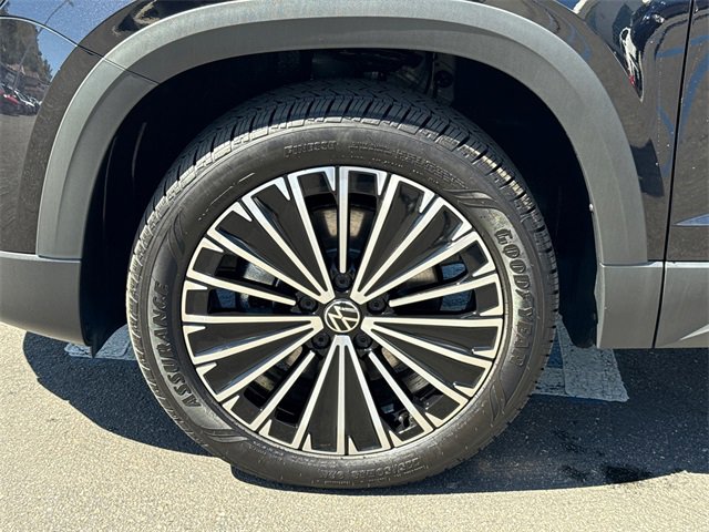 Used 2025 Volkswagen Taos SE image 10