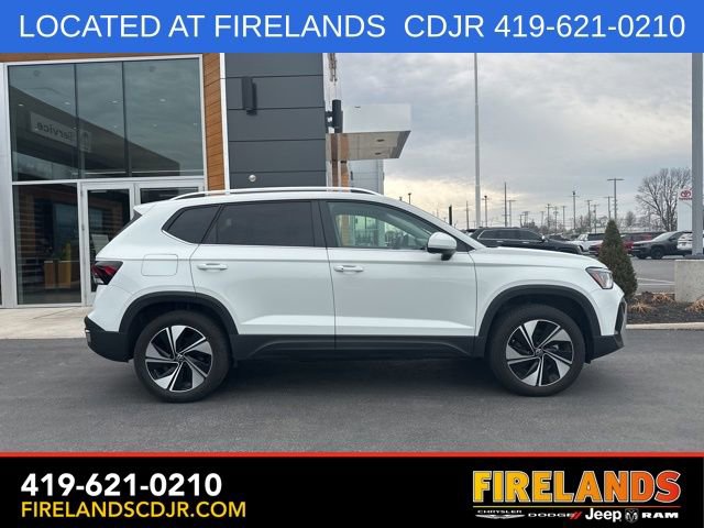 Used 2025 Volkswagen Taos SE AWD/4WD image 12