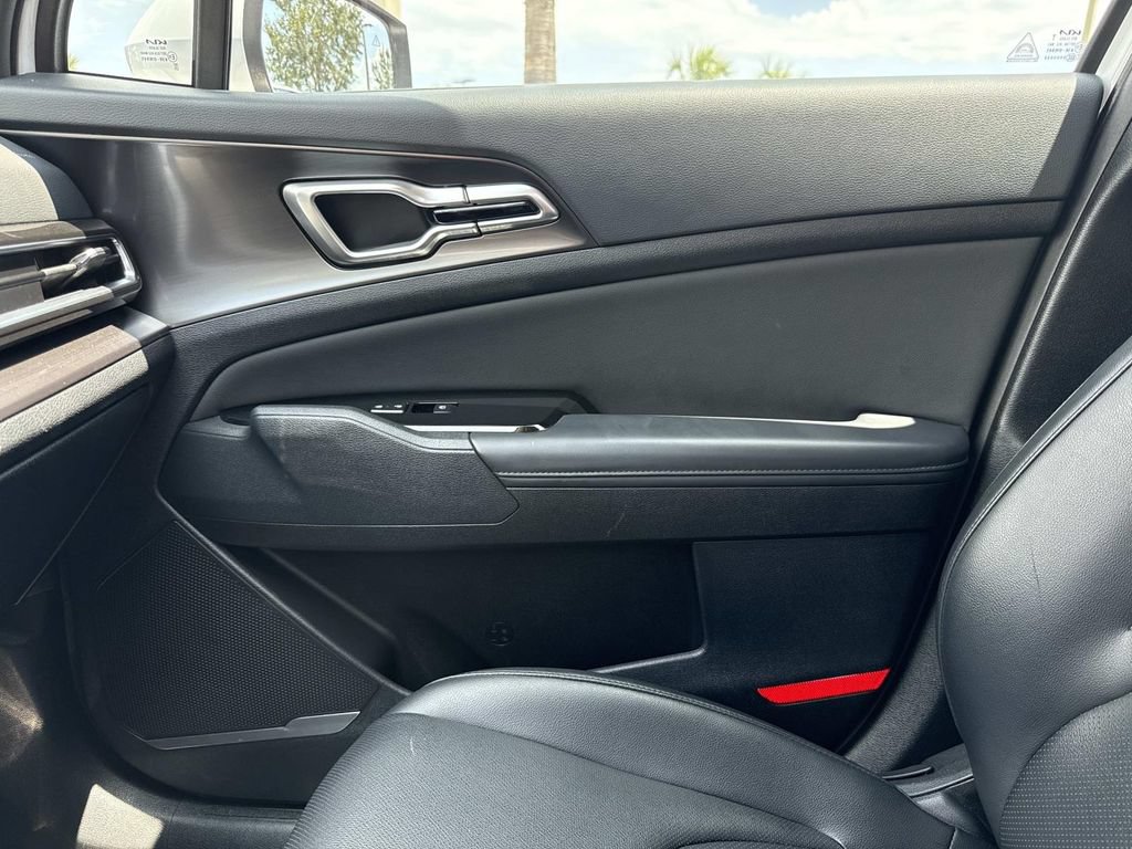 Used 2025 Kia Sportage EX FWD image 26
