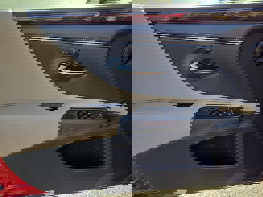 Used 2020 Lexus ES 350 w/ Luxury Package image 9