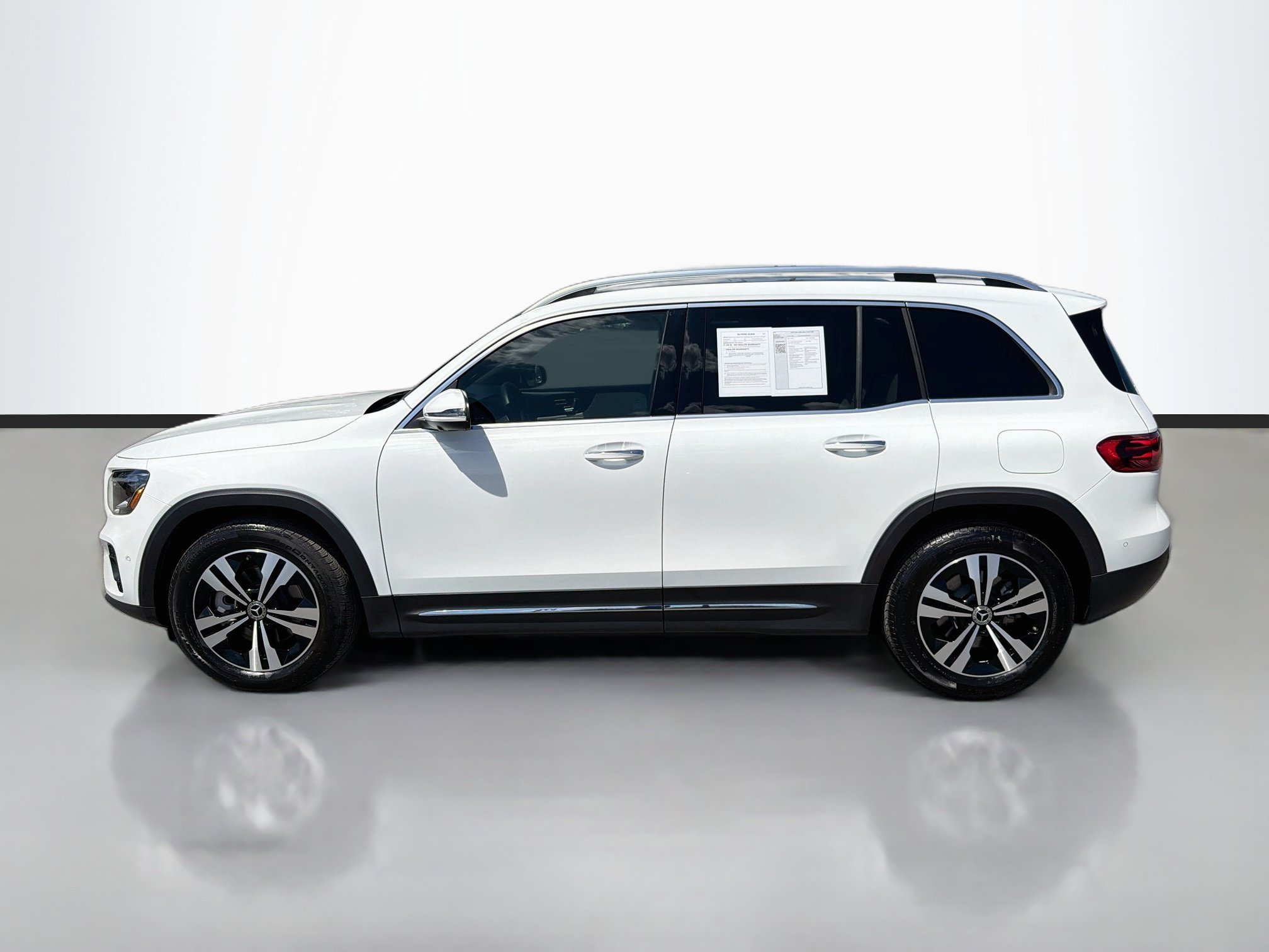 Used 2025 Mercedes-Benz GLB 250 image 8
