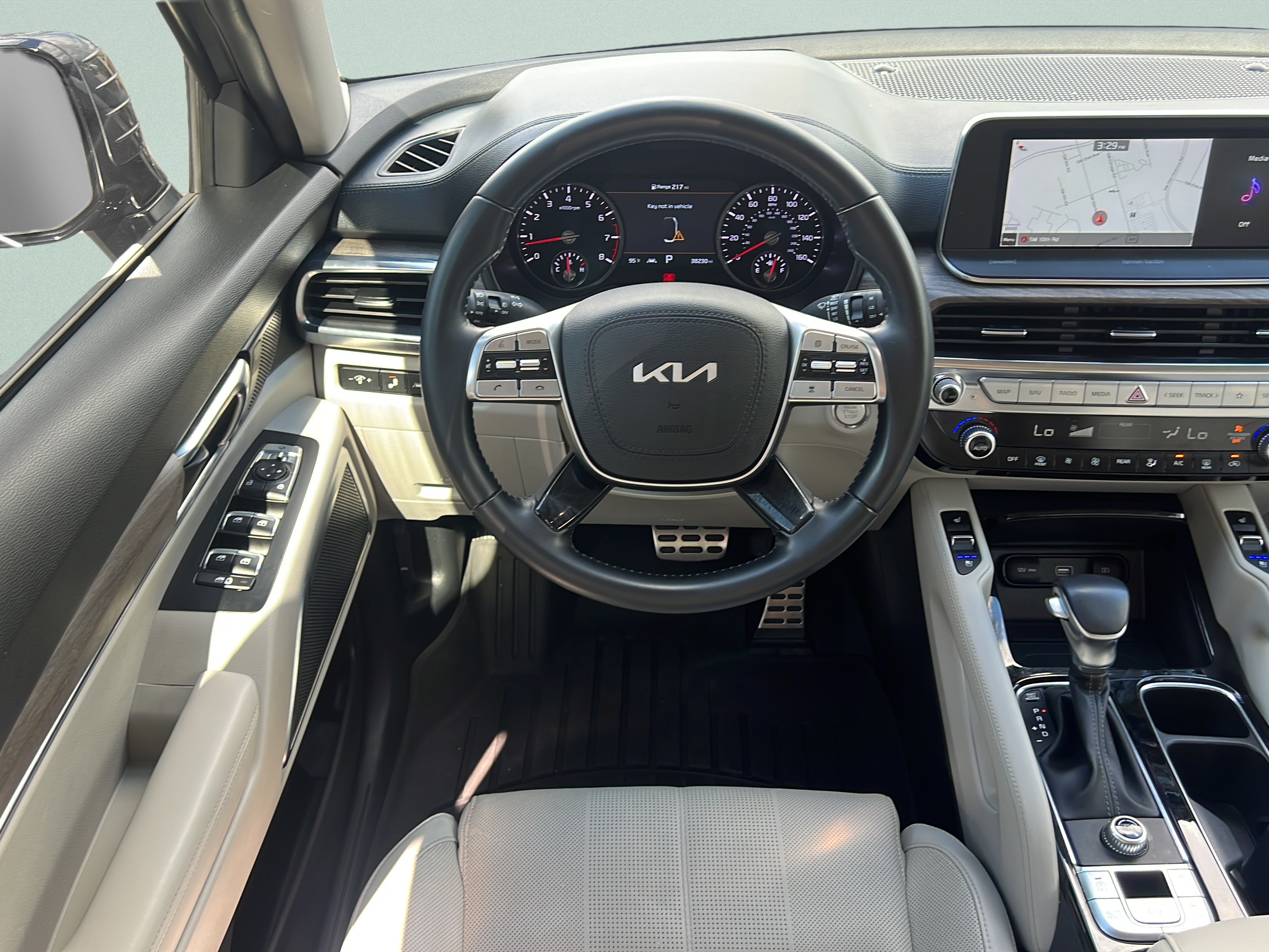 Certified 2022 Kia Telluride SX w/ Towing Package FWD image 12