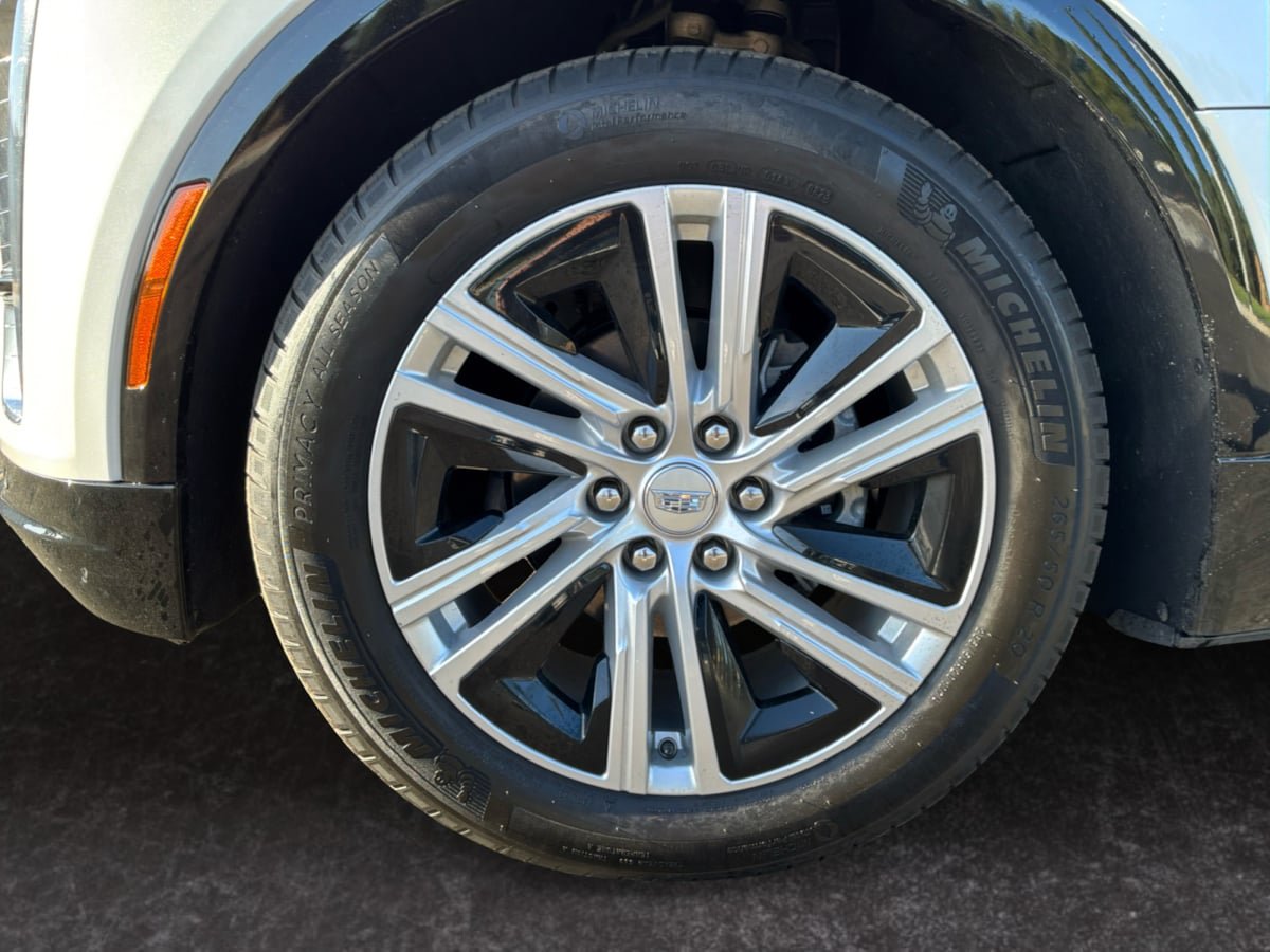 Used 2024 Cadillac Lyriq Tech RWD image 9