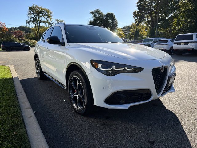 Used 2024 Alfa Romeo Stelvio Veloce AWD/4WD image 2