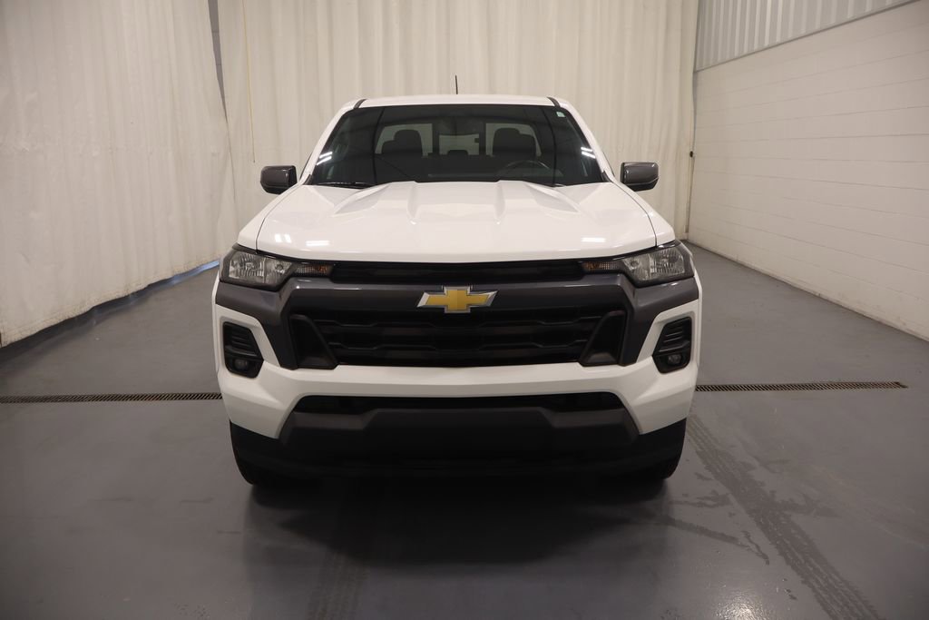 Used 2023 Chevrolet Colorado LT w/ LT Convenience Package II AWD/4WD image 3