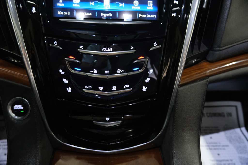 Used 2018 Cadillac Escalade Premium Luxury AWD/4WD image 31