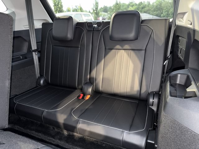 Used 2024 Volkswagen Tiguan SE FWD image 19
