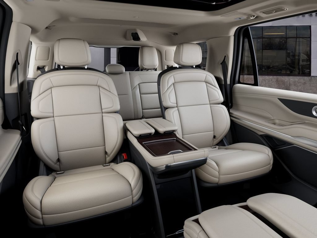 New 2027 Lincoln Navigator Reserve AWD/4WD image 11