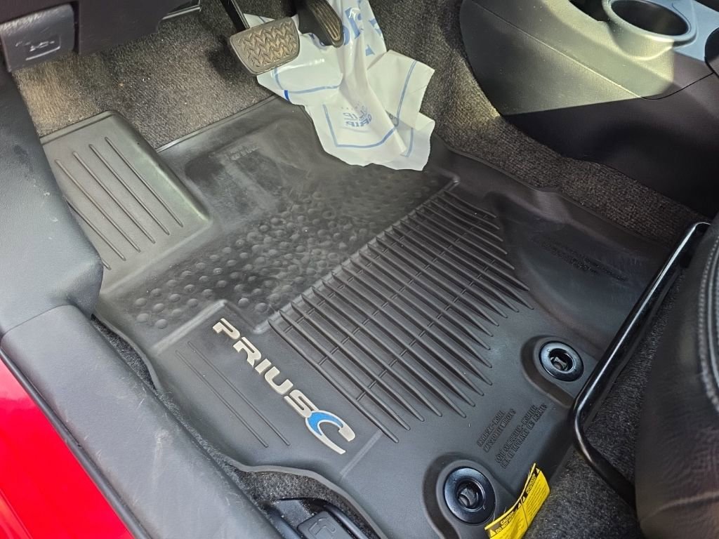 Used 2018 Toyota Prius C One FWD image 15