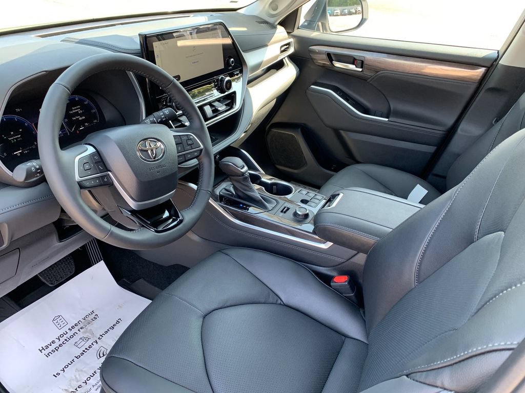 Used 2026 Toyota Highlander Limited AWD/4WD image 11
