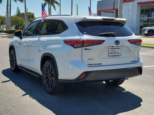 Used 2023 Toyota Highlander Limited image 3