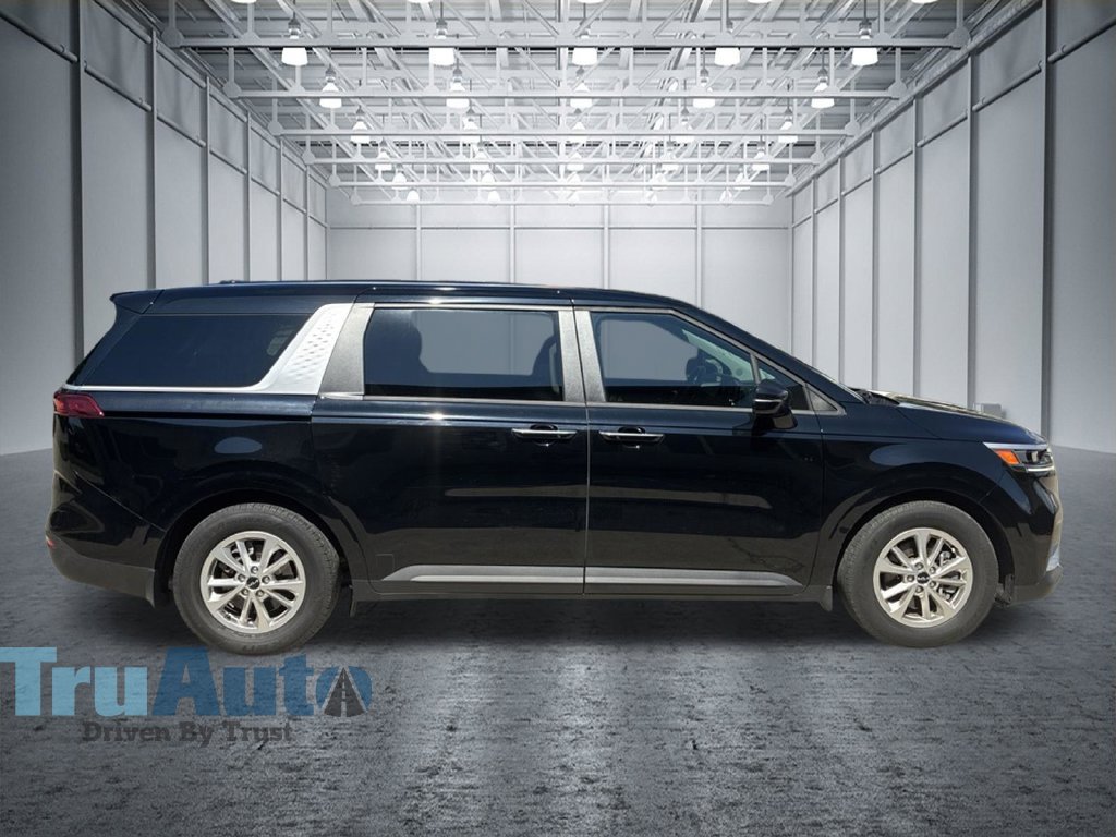 Used 2023 Kia Carnival LX FWD image 9