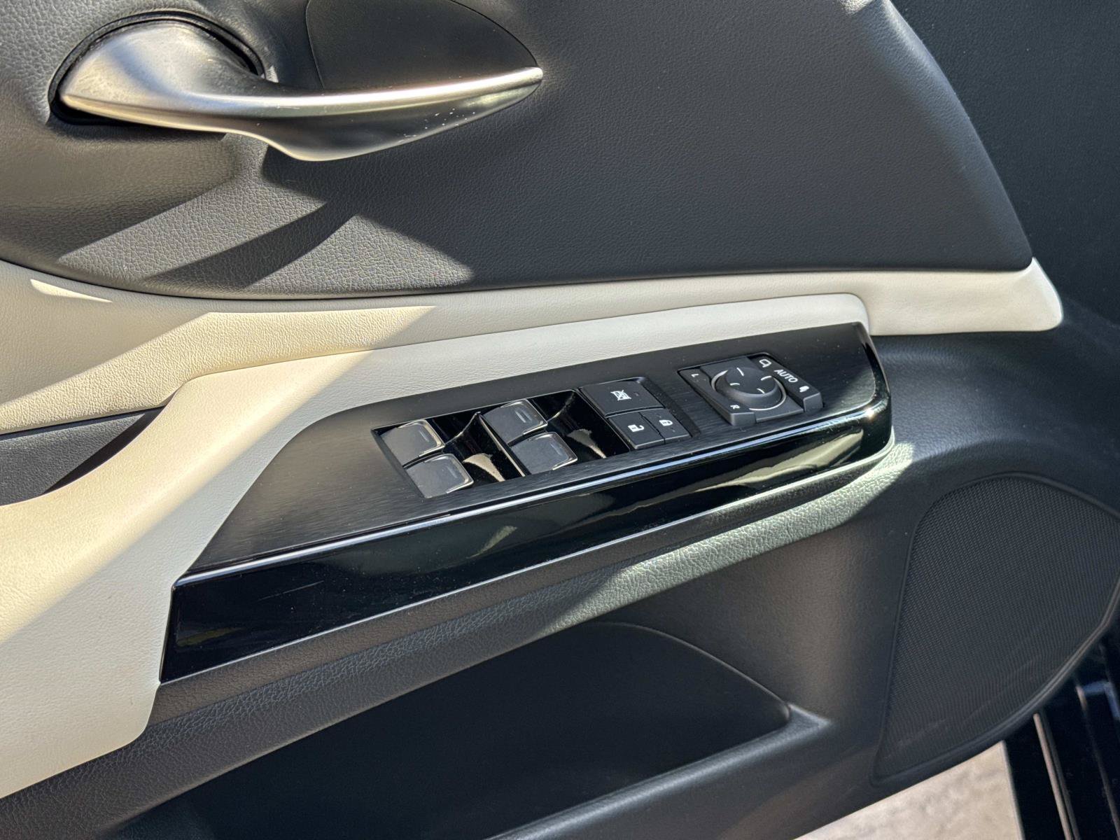 Used 2024 Lexus ES 350 w/ Premium Package FWD image 12