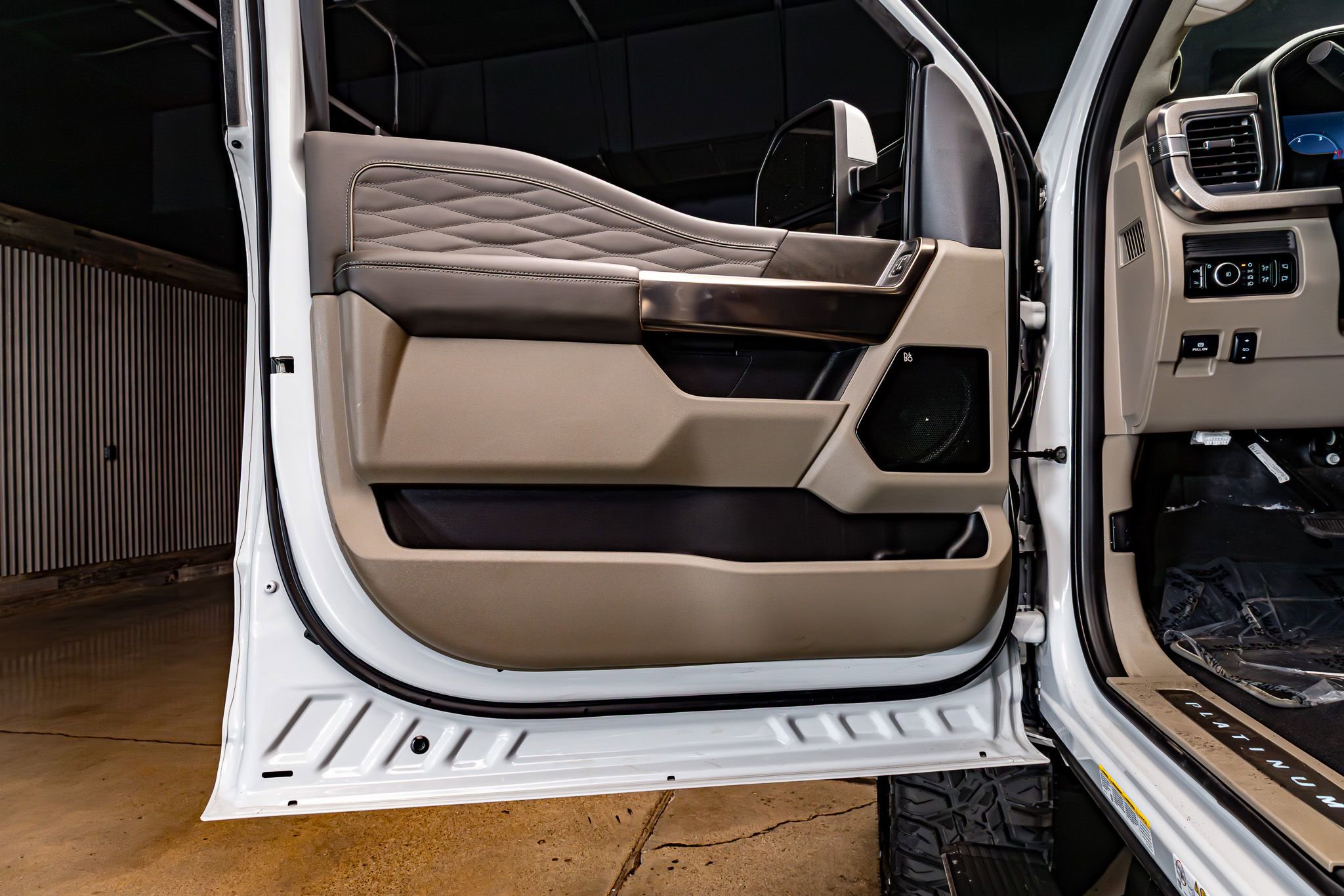 Used 2026 Ford F450 Platinum w/ Platinum Plus Package image 30