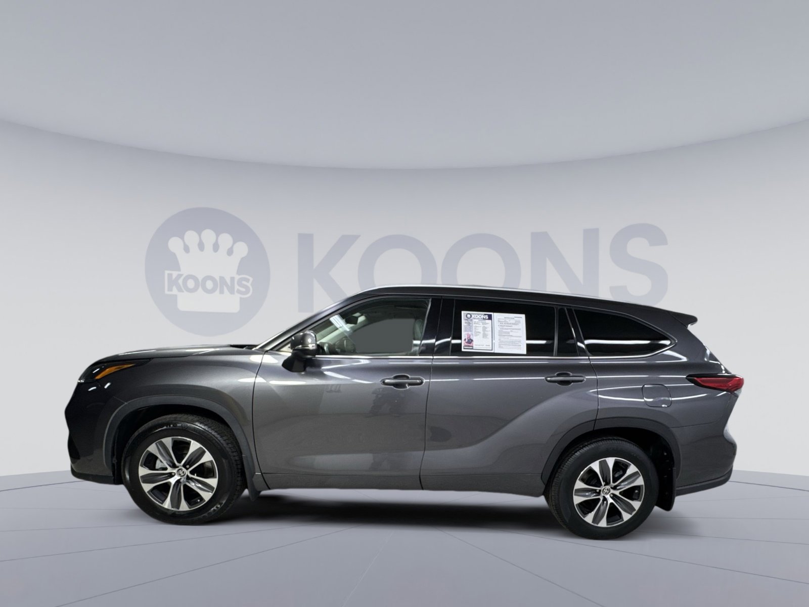 Used 2022 Toyota Highlander XLE image 8