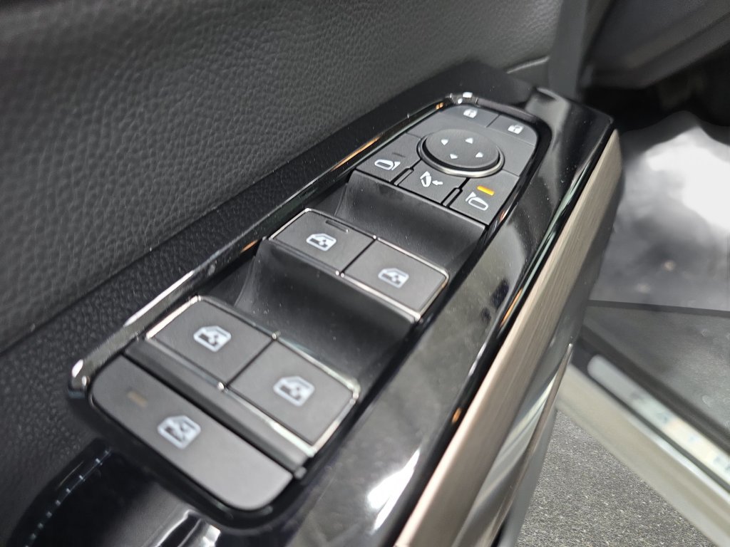Used 2024 Nissan Pathfinder Platinum w/ Cargo Package AWD/4WD image 27