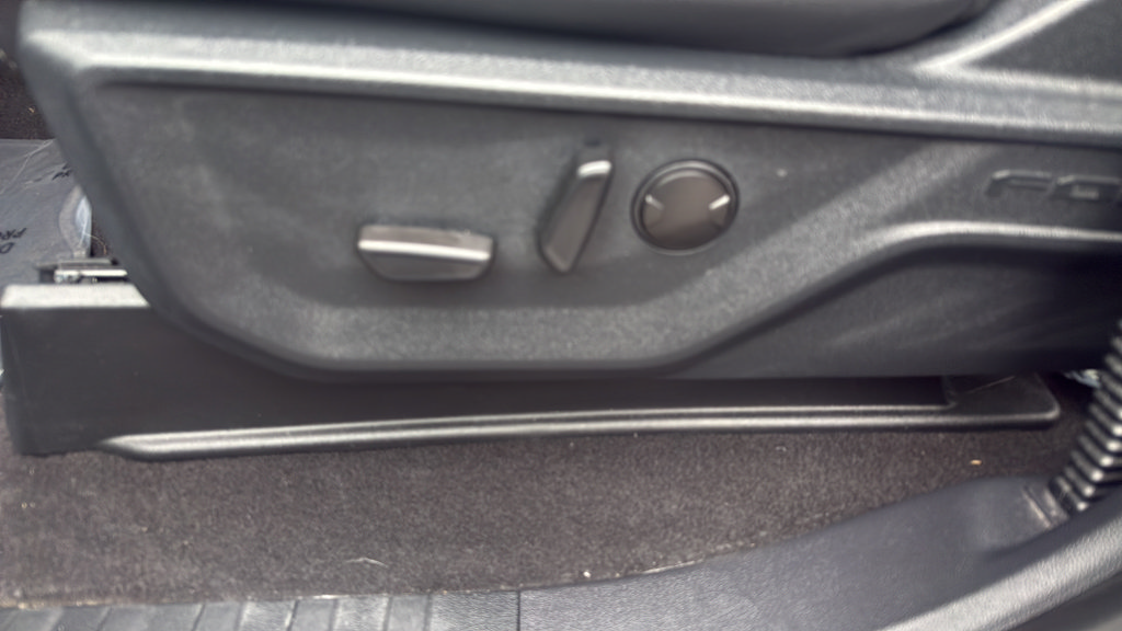 Used 2025 Ford F150 Lariat AWD/4WD image 6