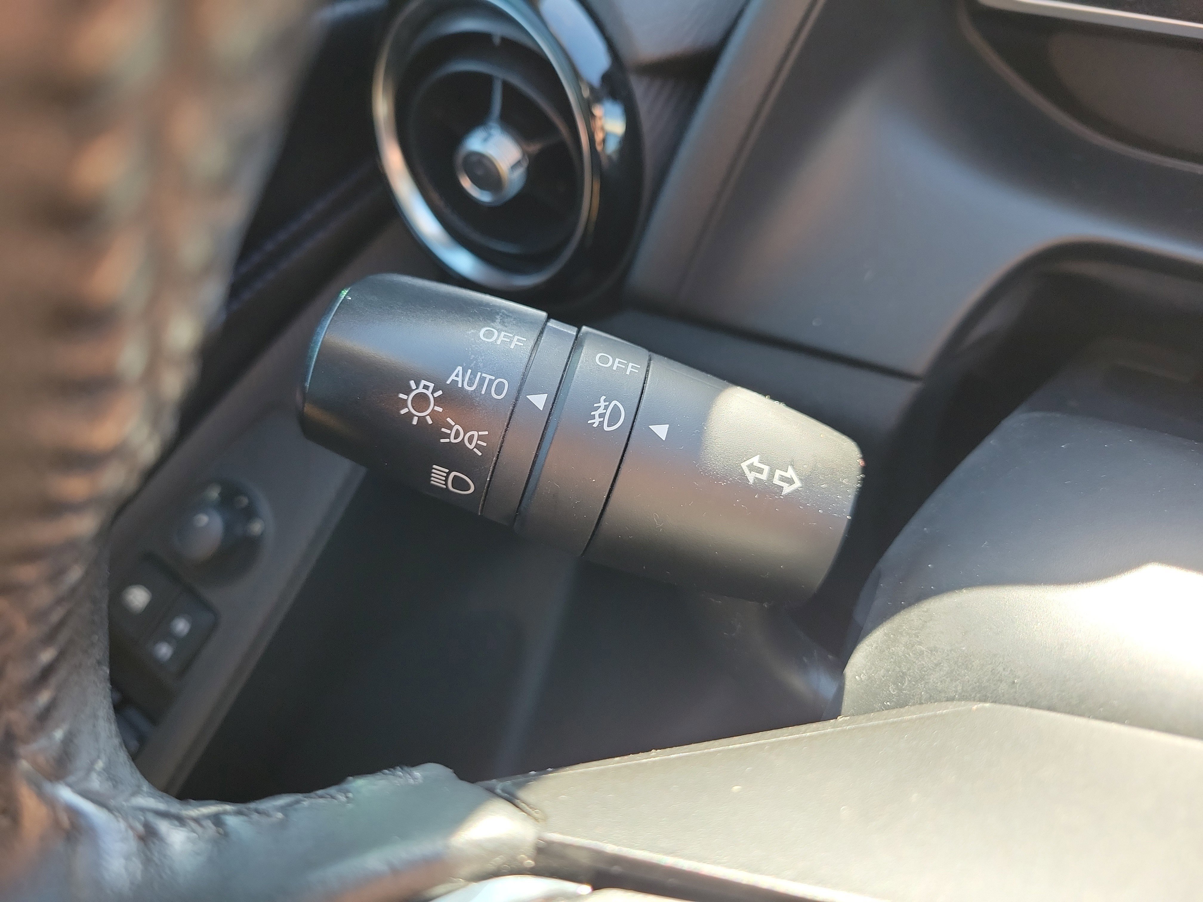 Used 2019 Toyota Yaris XLE image 34