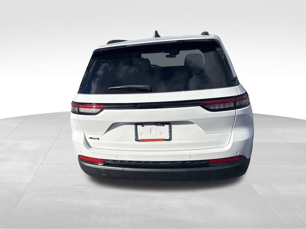 New 2025 Jeep Grand Cherokee Altitude image 4