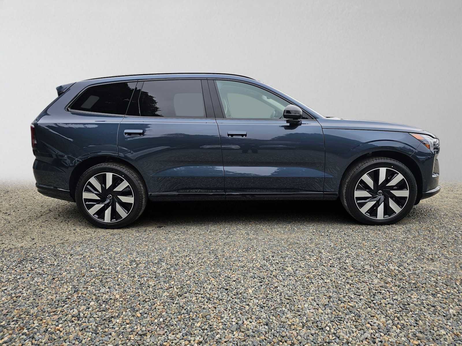 New 2026 Volvo EX90 Plus AWD/4WD image 2
