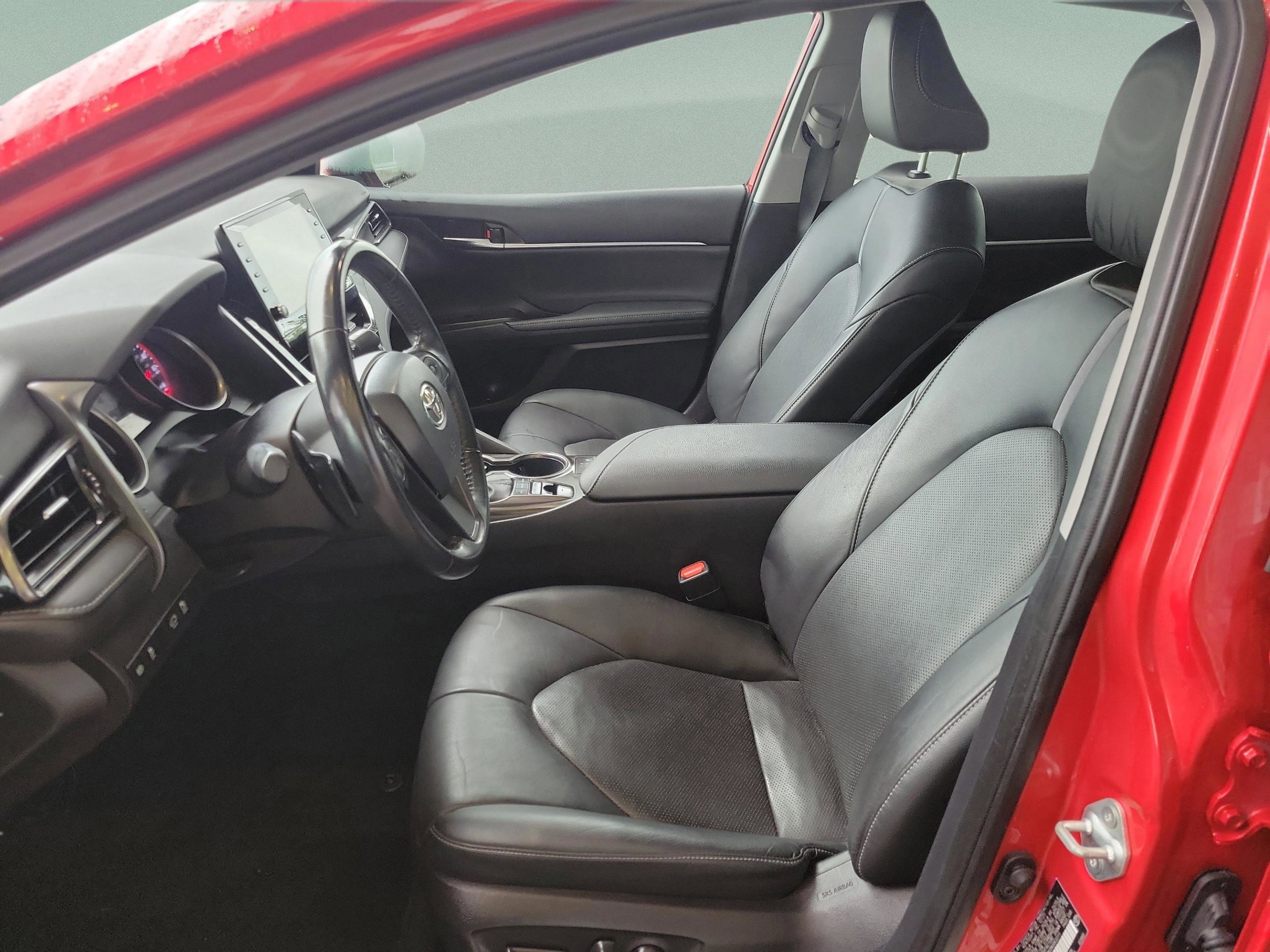 Used 2022 Toyota Camry XSE image 19