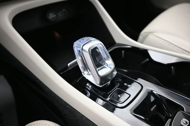 Used 2023 Volvo XC40 B5 Plus w/ Protection Package Premier AWD/4WD image 12